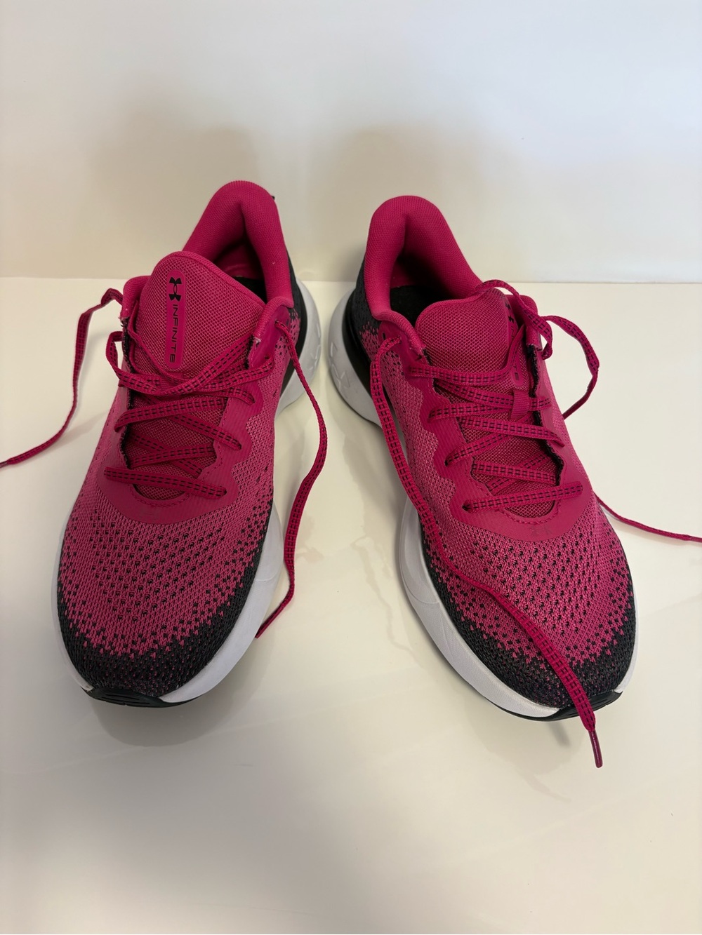 Under armour ua infinite women’s running shoes pink black size 10
